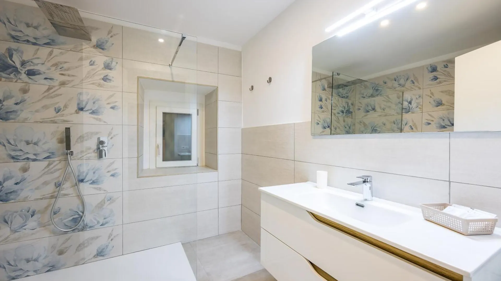 Maison Emanuele Double Apartment Naples Italy